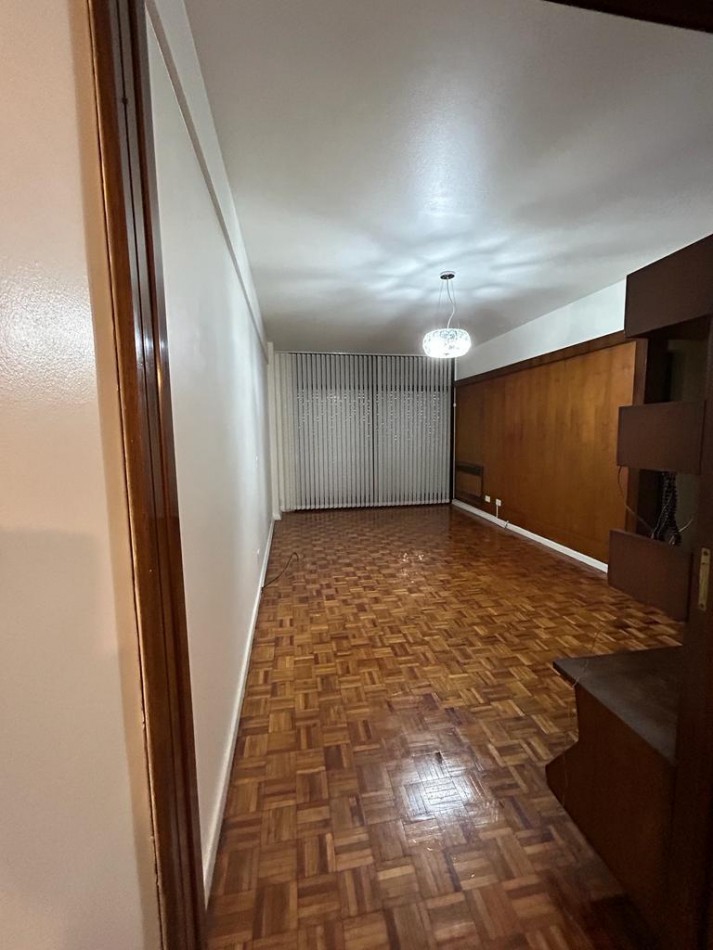 DEPARTAMENTO 3 AMBIENTES CON AMPLIO BALCON AL FRENTE PARA USO PROFESIONAL O VIVIENDAS 