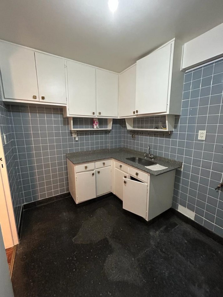 DEPARTAMENTO 3 AMBIENTES CON AMPLIO BALCON AL FRENTE PARA USO PROFESIONAL O VIVIENDAS 