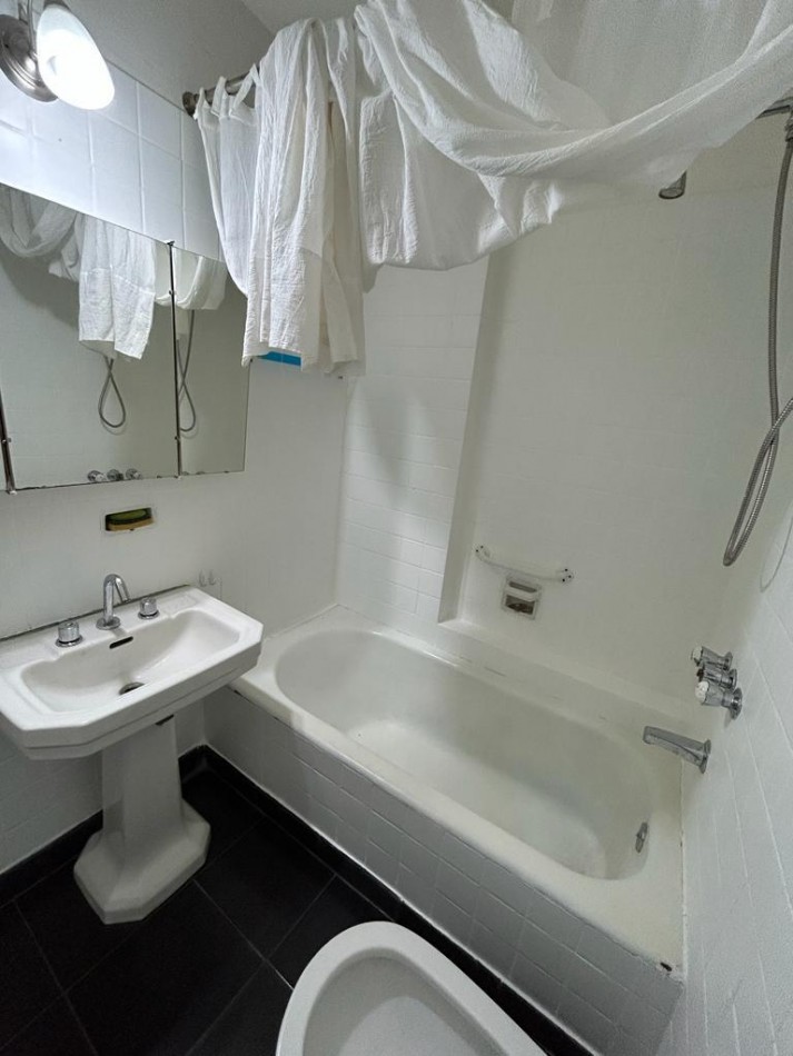 DEPARTAMENTO 3 AMBIENTES CON AMPLIO BALCON AL FRENTE PARA USO PROFESIONAL O VIVIENDAS 