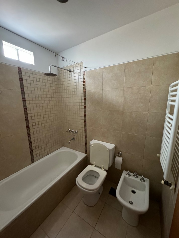 DEPARTAMENTO 2 AMBIENTES CON BALCON ,COCHERA Y BAULERA EN ALQUILER