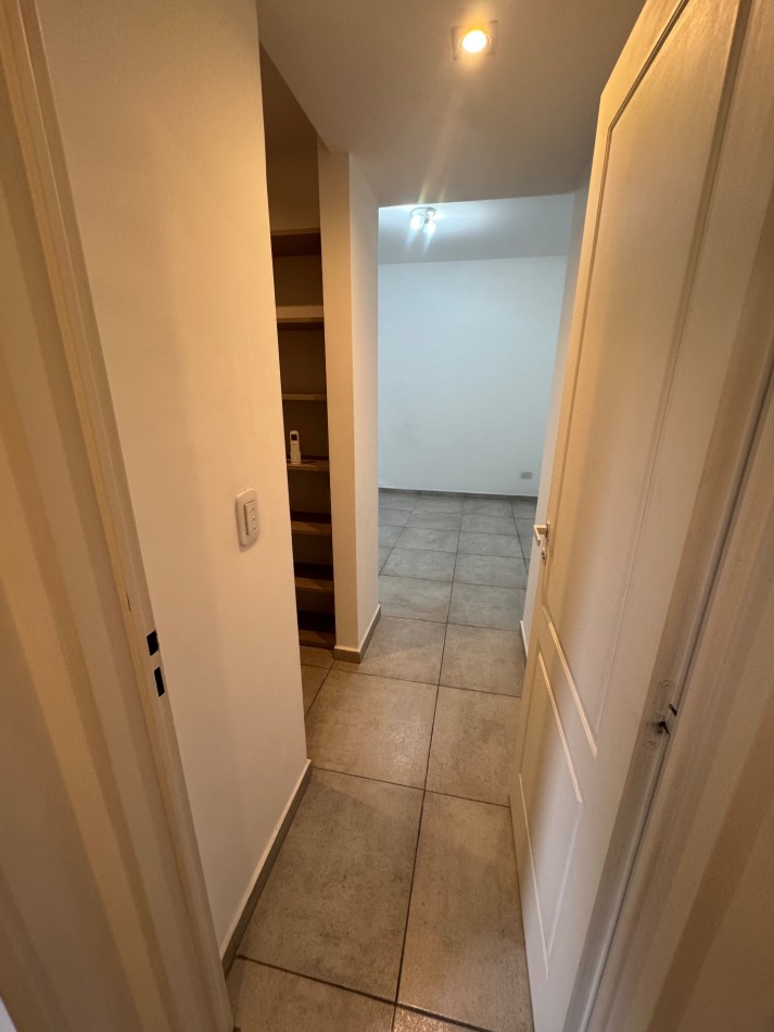 DUPLEX CON PATIO PROPIO Y PARRILLA EN COMPLEJO DE CATEGORIA 
