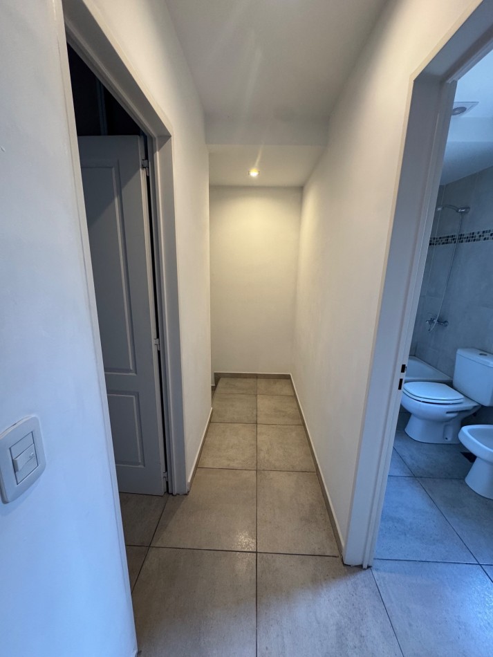 DUPLEX CON PATIO PROPIO Y PARRILLA EN COMPLEJO DE CATEGORIA 