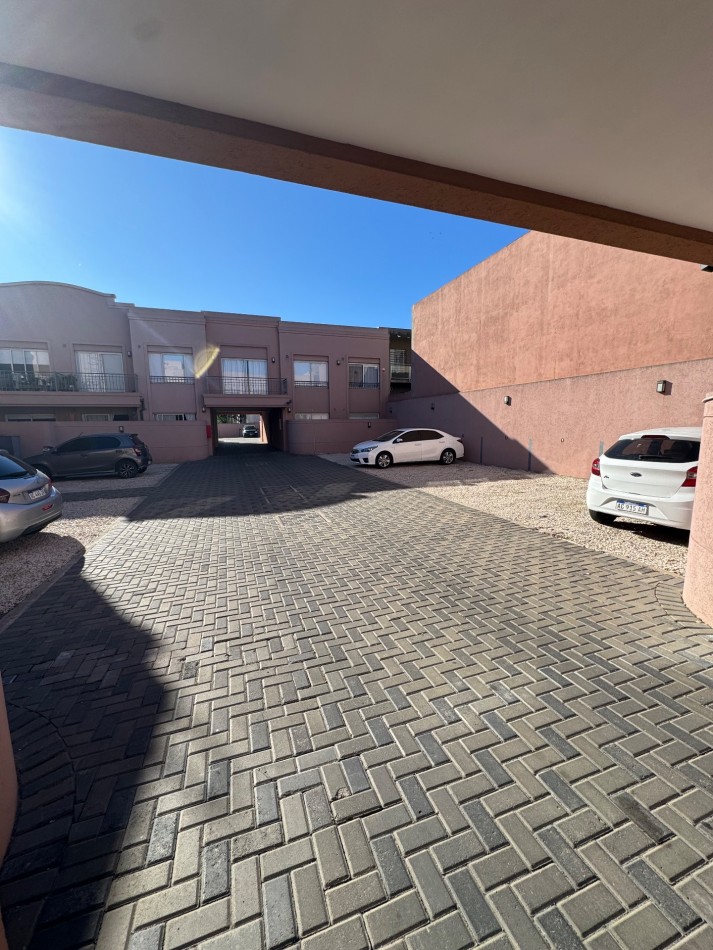 DEPARTAMENTO DOS AMBIENTES CON COCHERA EN ALQUILER EN MUÑIZ