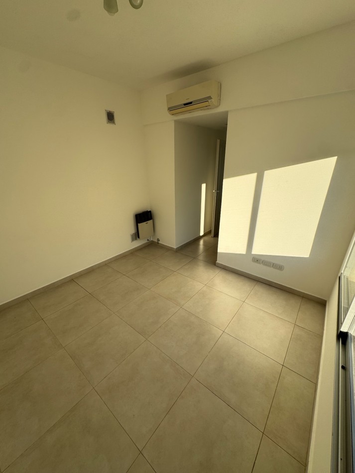 DUPLEX CON PATIO PROPIO Y PARRILLA EN COMPLEJO DE CATEGORIA 