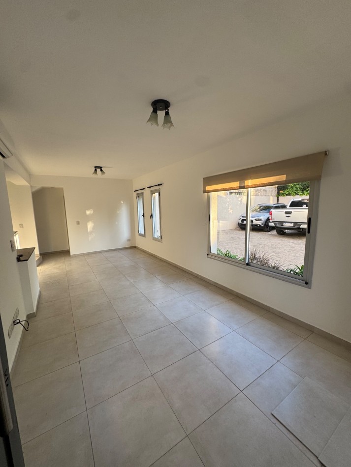 DUPLEX CON PATIO PROPIO Y PARRILLA EN COMPLEJO DE CATEGORIA 