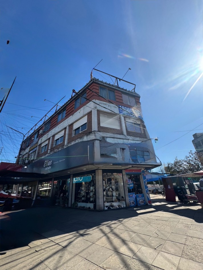 OFICNA PARA USO PROFESIONAL EN EL CENTRO COMERCIAL DE JOSE C PAZ, FRENTE A ESTACION 