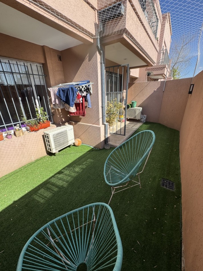 DEPARTAMENTO 2 AMBIENTES CON PATIO Y COCHERA