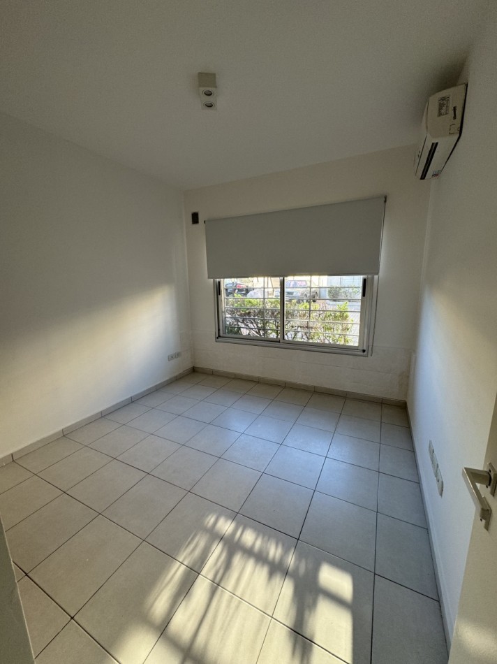 DEPARTAMENTO 2 AMBIENTES CON PATIO Y COCHERA 