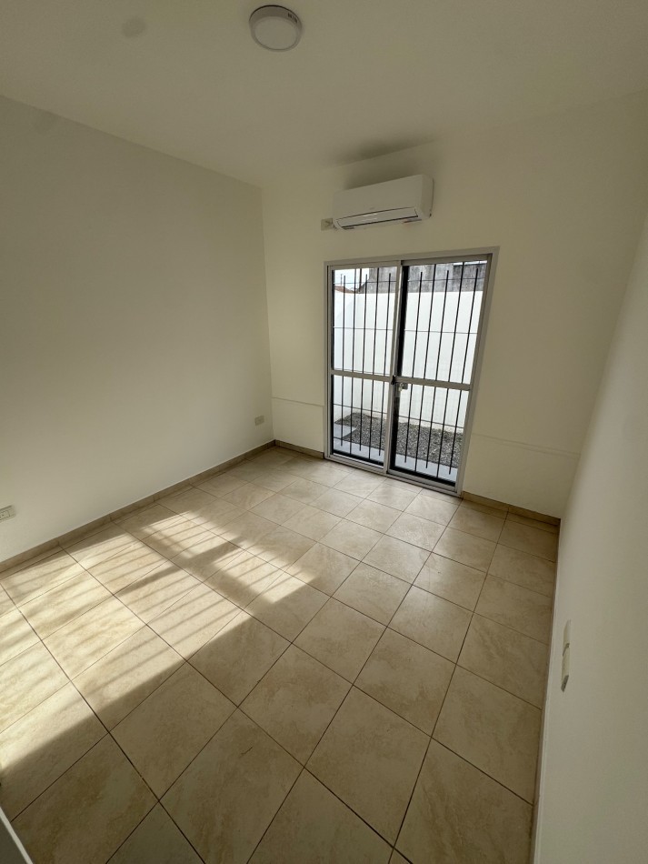 DEPARTAMENTO 2 AMBIENTES CON PATIO Y COCHERA EN VENTA