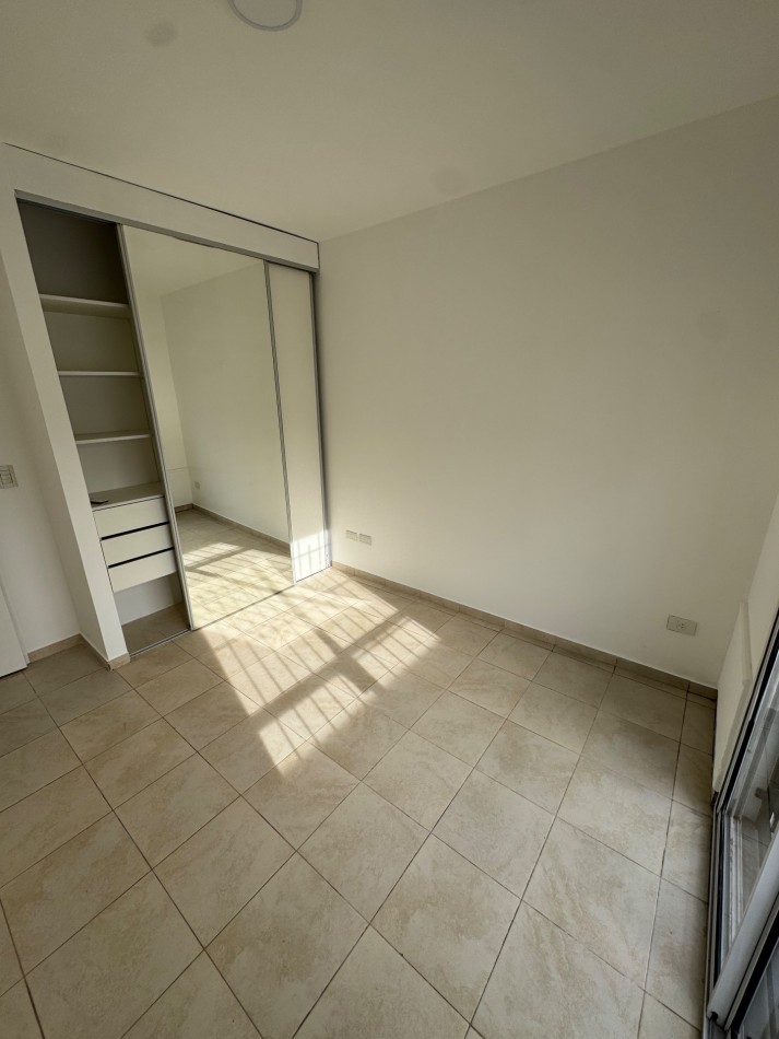 DEPARTAMENTO 2 AMBIENTES CON PATIO Y COCHERA EN VENTA
