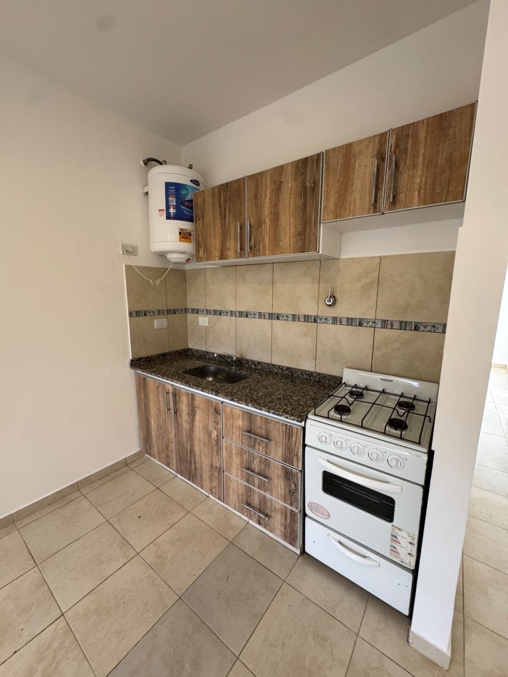 DEPARTAMENTO 2 AMBIENTES CON PATIO Y COCHERA EN VENTA