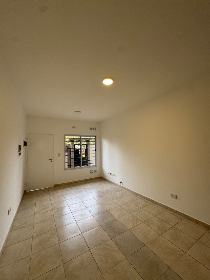 DEPARTAMENTO 2 AMBIENTES CON PATIO Y COCHERA EN VENTA