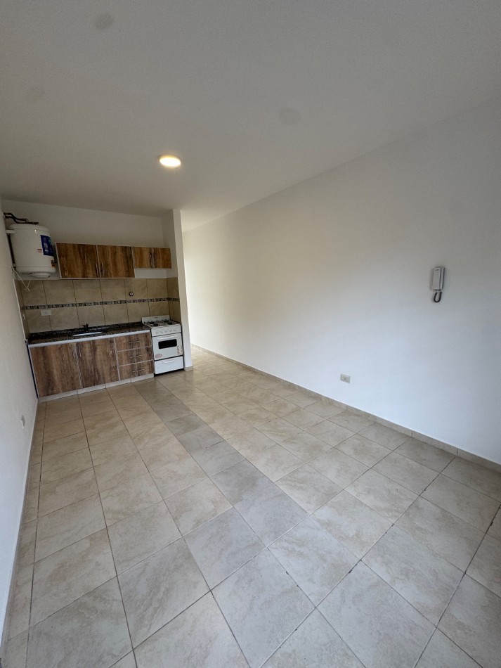 DEPARTAMENTO 2 AMBIENTES CON PATIO Y COCHERA EN VENTA