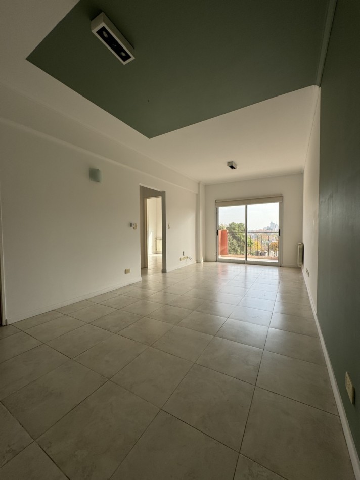 DEPARTAMENTO 2 AMBIENTES CON BALCON ,COCHERA Y BAULERA EN ALQUILER