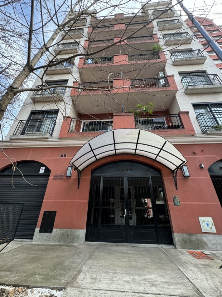 DEPARTAMENTO 2 AMBIENTES CON BALCON ,COCHERA Y BAULERA EN ALQUILER