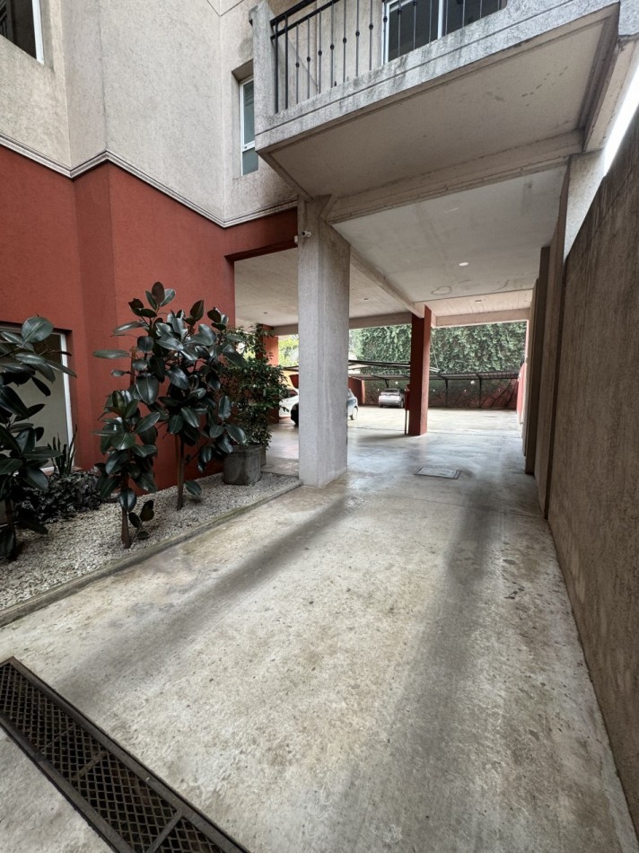DEPARTAMENTO 2 AMBIENTES CON BALCON ,COCHERA Y BAULERA EN ALQUILER