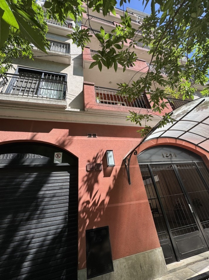 DEPARTAMENTO 2 AMBIENTES CON BALCON ,COCHERA Y BAULERA EN ALQUILER