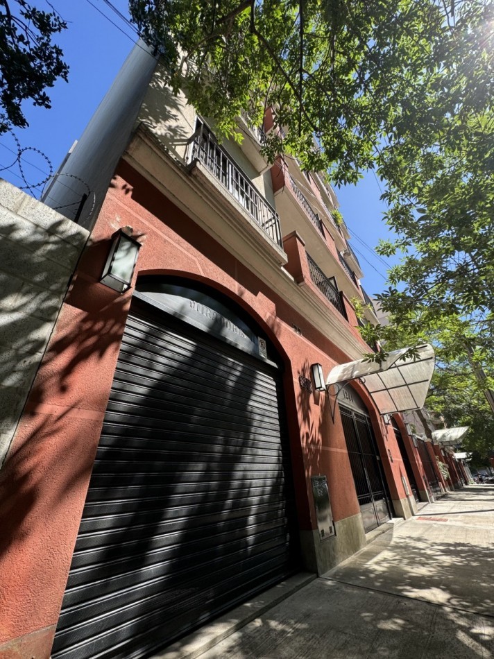 DEPARTAMENTO 2 AMBIENTES CON BALCON ,COCHERA Y BAULERA EN ALQUILER