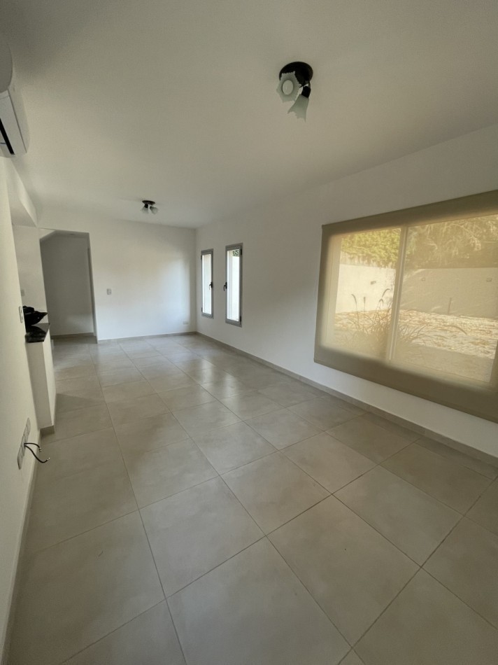 DUPLEX CON PATIO PROPIO Y PARRILLA EN COMPLEJO DE CATEGORIA 