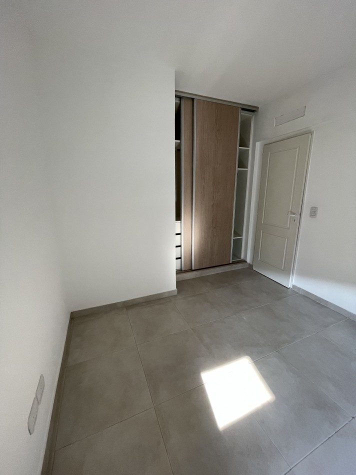 DUPLEX CON PATIO PROPIO Y PARRILLA EN COMPLEJO DE CATEGORIA 