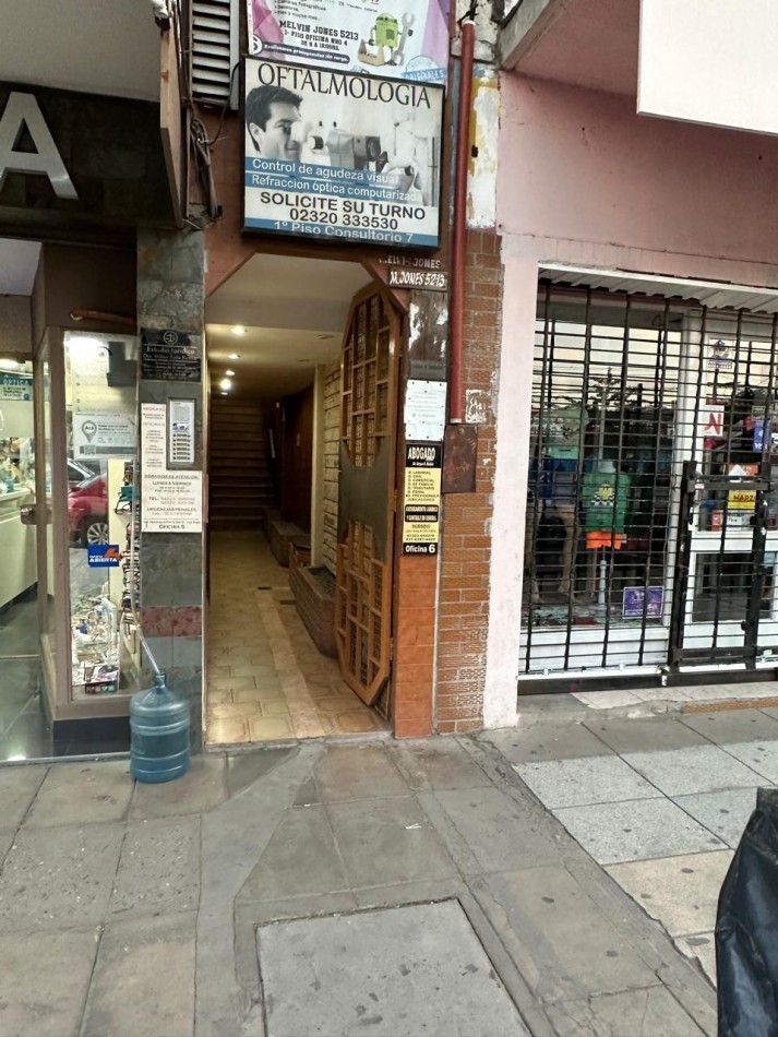 OFICNA PARA USO PROFESIONAL EN EL CENTRO COMERCIAL DE JOSE C PAZ, FRENTE A ESTACION 