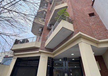 DEPARTAMENTO 3 AMBIENTES ,TERRAZA PROPIA CON PARRILLA Y COCHERA 