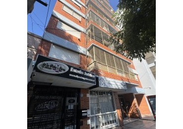 DEPARTAMENTO 2 AMBIENTES CON COCINA SEPARADA Y BALCON 