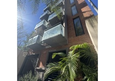 MONOAMBIENTE  CON COCHERA USO VIVIENDA/ PROFESIONAL