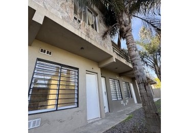 DEPARTAMENTO 2 AMBIENTES CON PATIO Y ESPACIO GUARDA COCHE 