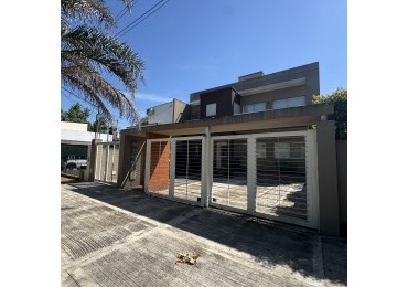HERMOSO DEPARTAMENTO CON GALERIA, PARRILLA, FONDO LIBRE Y COCHERA