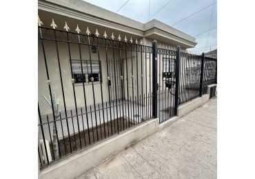 CASA 3 AMBIENTES CON  PATIO